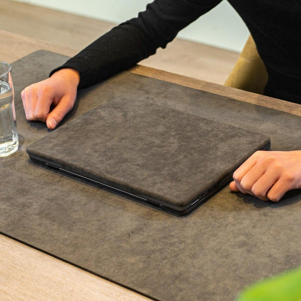 Alcantara MacBook Pro Cover - For 13 inch (2019-2022) - Space Grey