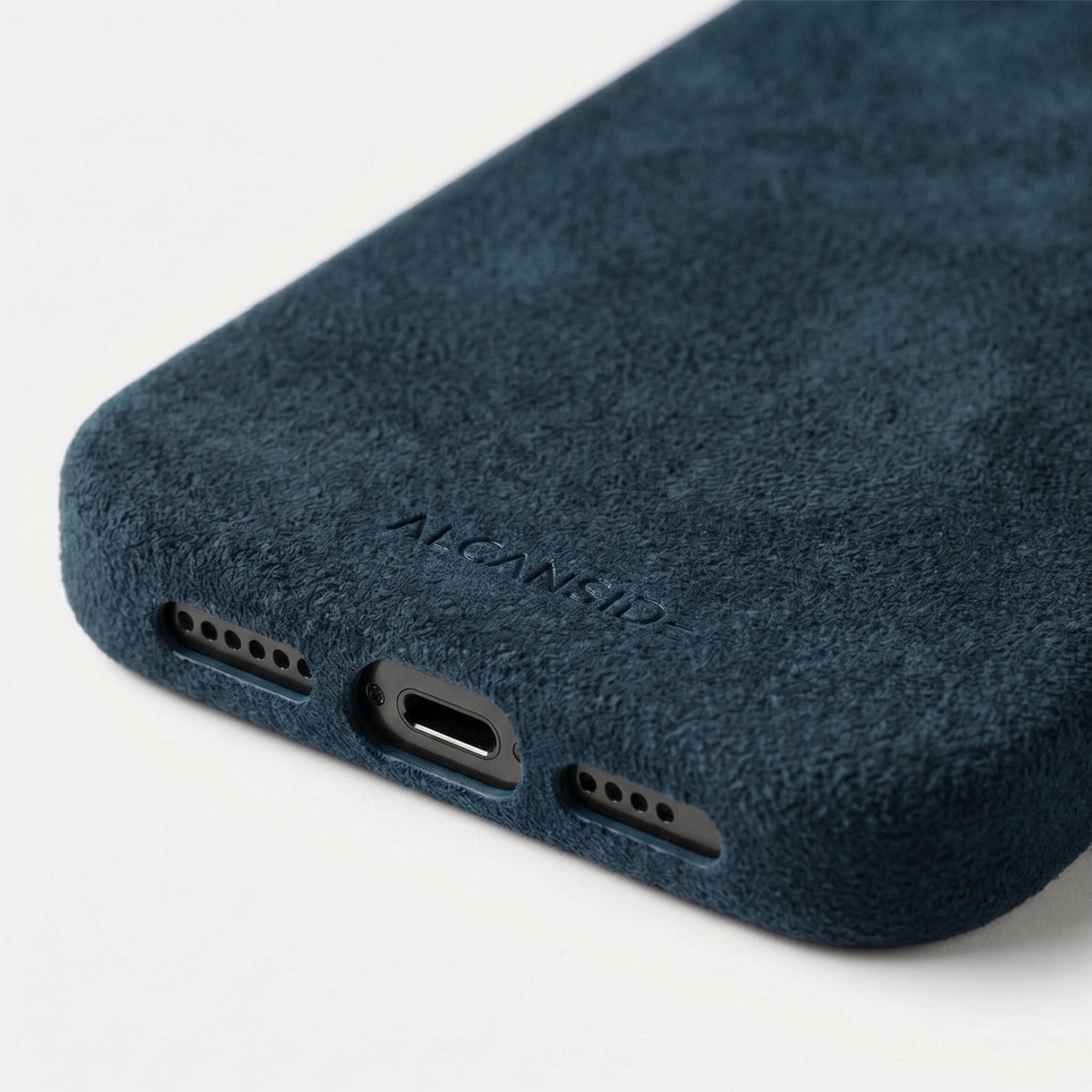 iPhone 16 - Alcantara Case - Navy Blue
